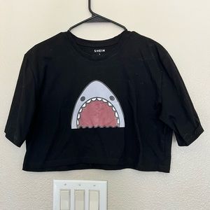 Shark cropped top